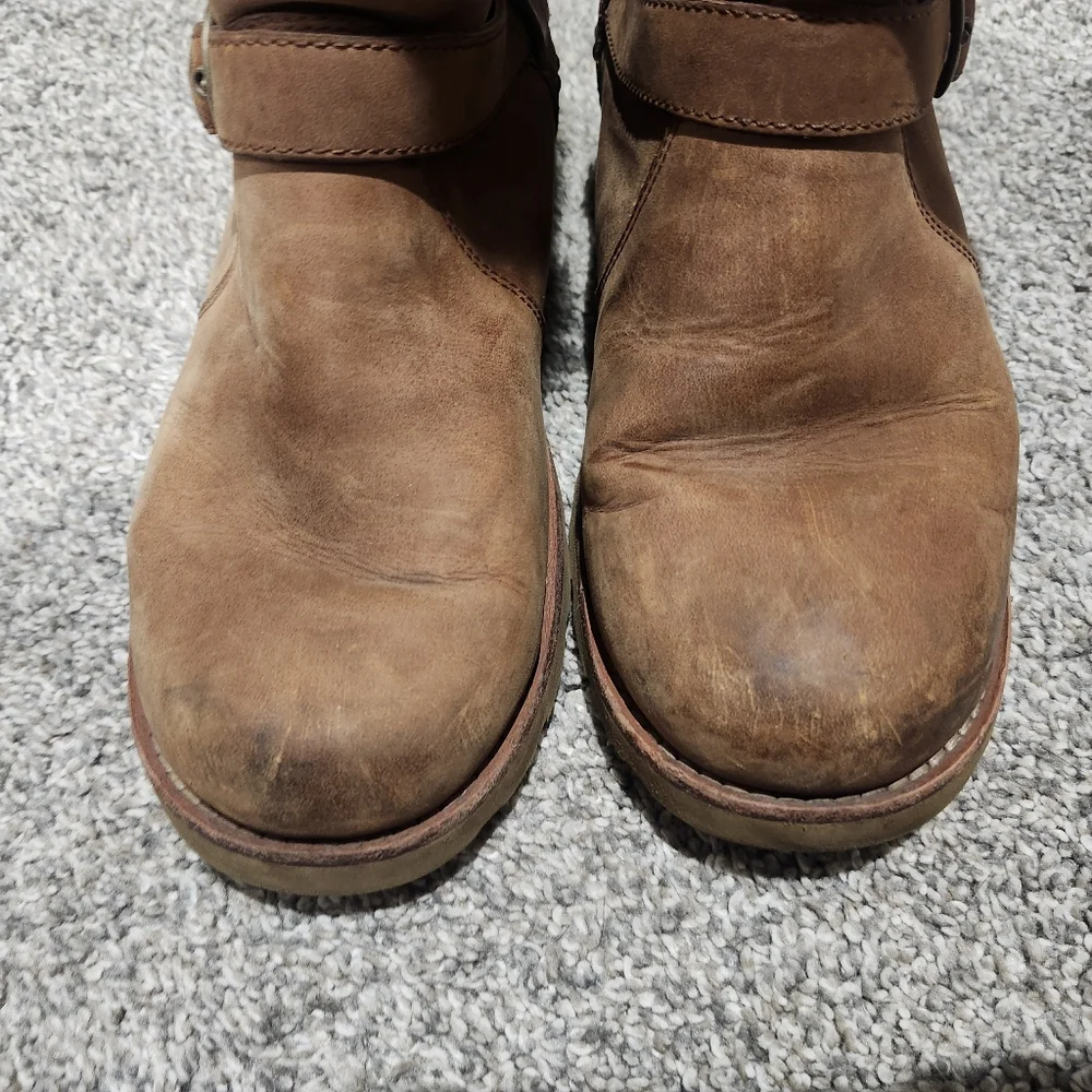 UGG Chestnut Brown Shearling-Lined Winter Boots